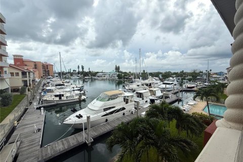 Adosado en alquiler en Madeira Beach, Florida, 3 dormitorios, 203.46 m2 № 1916438 - foto 21