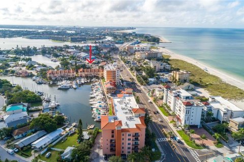 Adosado en alquiler en Madeira Beach, Florida, 3 dormitorios, 203.46 m2 № 1916438 - foto 2