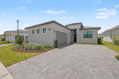 Casa en Port St. Lucie, Florida 4 dormitorios, 197.79 m2 № 2316973