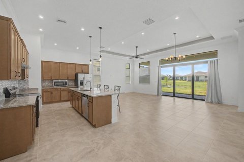 Casa en venta en Port St. Lucie, Florida, 4 dormitorios, 197.79 m2 № 2316973 - foto 2