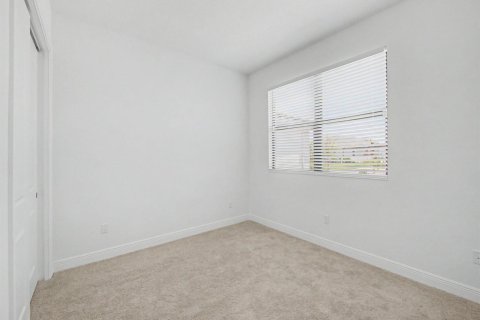 Casa en venta en Port St. Lucie, Florida, 4 dormitorios, 197.79 m2 № 2316973 - foto 12