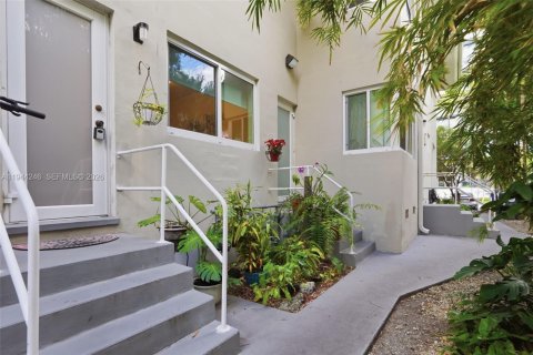 Condo in Bay Harbor Islands, Florida, 2 bedrooms  № 2001645 - photo 4