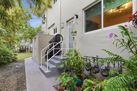 Condo in Bay Harbor Islands, Florida, 2 bedrooms  № 2001645 - photo 2