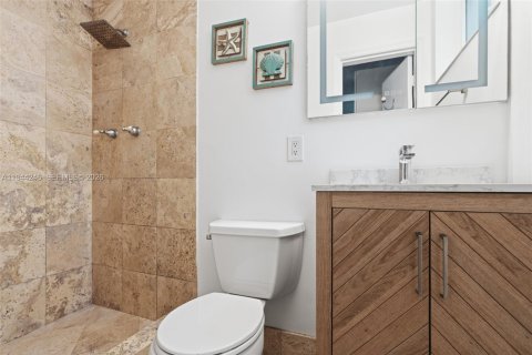 Condo in Bay Harbor Islands, Florida, 2 bedrooms  № 2001645 - photo 15