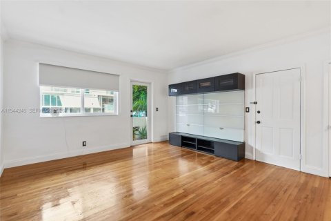 Condo in Bay Harbor Islands, Florida, 2 bedrooms  № 2001645 - photo 7