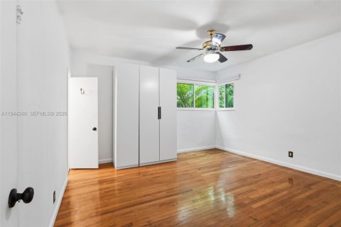 Condo in Bay Harbor Islands, Florida, 2 bedrooms  № 2001645 - photo 14