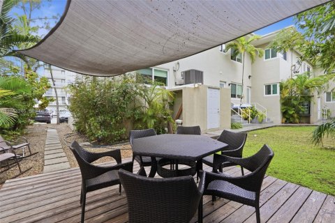 Condo in Bay Harbor Islands, Florida, 2 bedrooms  № 2001645 - photo 24