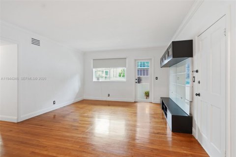 Condo in Bay Harbor Islands, Florida, 2 bedrooms  № 2001645 - photo 8