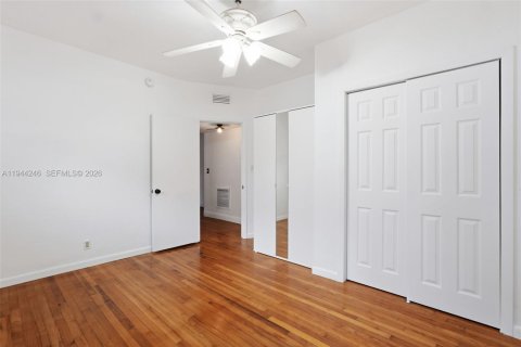 Condo in Bay Harbor Islands, Florida, 2 bedrooms  № 2001645 - photo 20