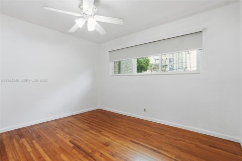 Condo in Bay Harbor Islands, Florida, 2 bedrooms  № 2001645 - photo 17