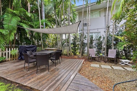 Condo in Bay Harbor Islands, Florida, 2 bedrooms  № 2001645 - photo 23