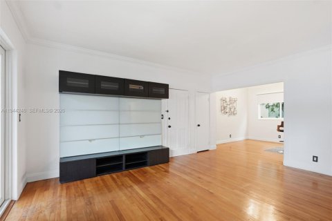 Condo in Bay Harbor Islands, Florida, 2 bedrooms  № 2001645 - photo 6