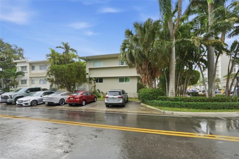 Condo in Bay Harbor Islands, Florida, 2 bedrooms  № 2001645 - photo 26