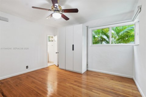 Condo in Bay Harbor Islands, Florida, 2 bedrooms  № 2001645 - photo 16