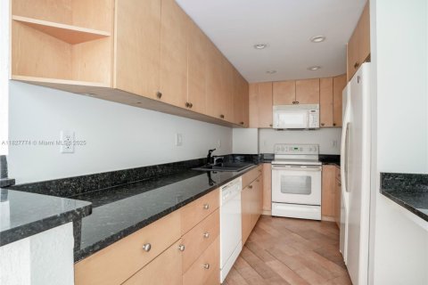 Condo in Bay Harbor Islands, Florida, 1 bedroom  № 1934258 - photo 4