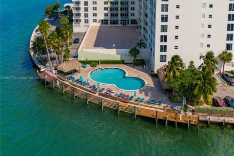 Condo in Bay Harbor Islands, Florida, 1 bedroom  № 1934258 - photo 12