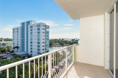 Condo in Bay Harbor Islands, Florida, 1 bedroom  № 1934258 - photo 9