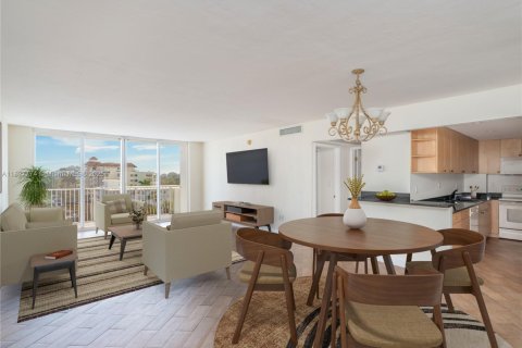 Condo in Bay Harbor Islands, Florida, 1 bedroom  № 1934258 - photo 1