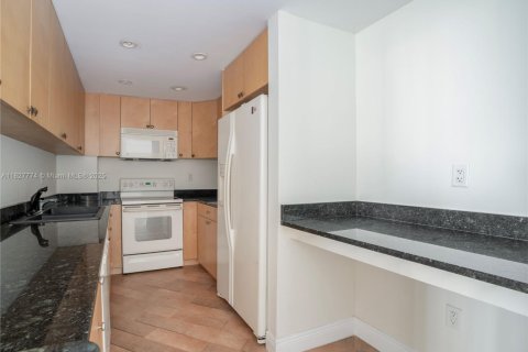 Condo in Bay Harbor Islands, Florida, 1 bedroom  № 1934258 - photo 5