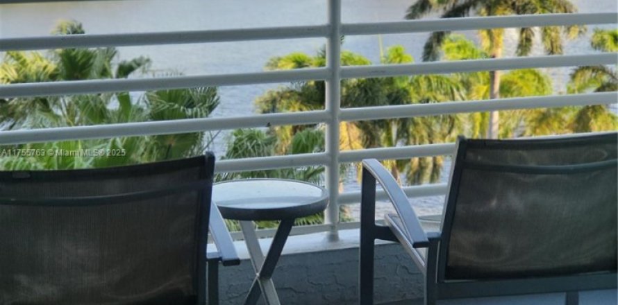 Condominio en Fort Lauderdale, Florida, 2 dormitorios № 1867264