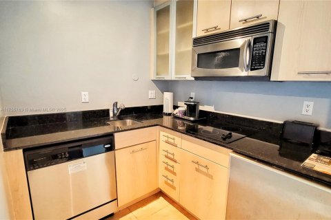 Condominio en venta en Fort Lauderdale, Florida, 2 dormitorios № 1867264 - foto 3