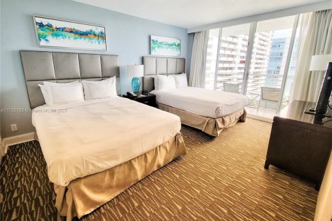 Condominio en venta en Fort Lauderdale, Florida, 2 dormitorios № 1867264 - foto 2