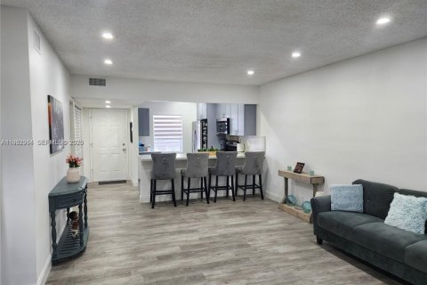 Купить кондоминиум в Маргит, Флорида 2 спальни, 91.97м2, № 2049838 - фото 8