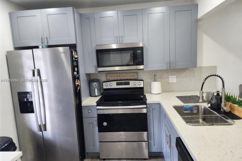 Купить кондоминиум в Маргит, Флорида 2 спальни, 91.97м2, № 2049838 - фото 5