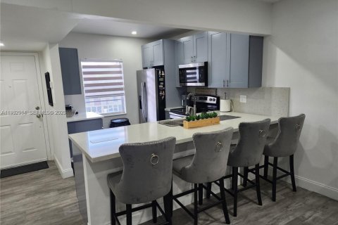 Купить кондоминиум в Маргит, Флорида 2 спальни, 91.97м2, № 2049838 - фото 4