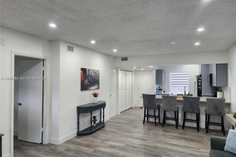 Купить кондоминиум в Маргит, Флорида 2 спальни, 91.97м2, № 2049838 - фото 9