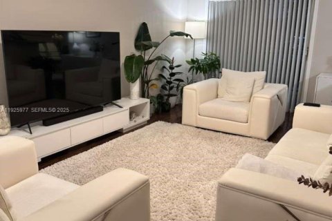 Condominio en venta en Pembroke Pines, Florida, 2 dormitorios, 104.98 m2 № 1984527 - foto 3