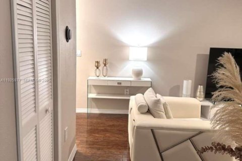 Condominio en venta en Pembroke Pines, Florida, 2 dormitorios, 104.98 m2 № 1984527 - foto 6