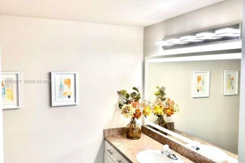 Condominio en venta en Pembroke Pines, Florida, 2 dormitorios, 104.98 m2 № 1984527 - foto 13