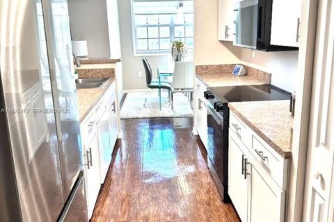 Condominio en venta en Pembroke Pines, Florida, 2 dormitorios, 104.98 m2 № 1984527 - foto 7