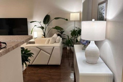 Condominio en venta en Pembroke Pines, Florida, 2 dormitorios, 104.98 m2 № 1984527 - foto 5