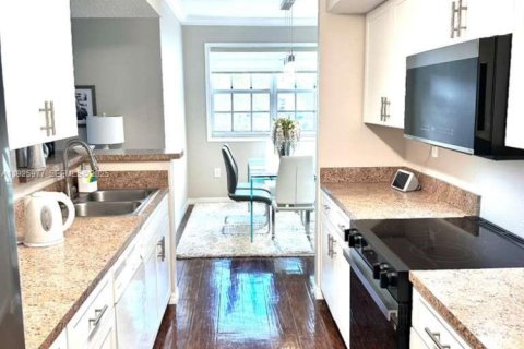 Condominio en venta en Pembroke Pines, Florida, 2 dormitorios, 104.98 m2 № 1984527 - foto 9