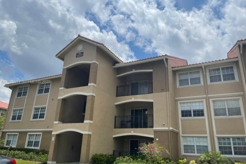 Condominio en venta en Pembroke Pines, Florida, 2 dormitorios, 104.98 m2 № 1984527 - foto 1