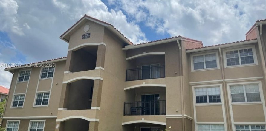 Condominio en Pembroke Pines, Florida, 2 dormitorios  № 1984527