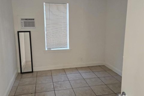 House in Miami, Florida 4 bedrooms, 92.44 sq.m. № 2247611 - photo 7