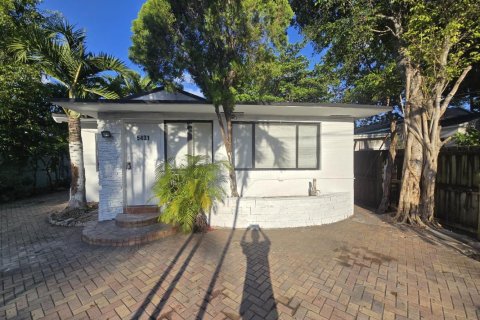 House in Miami, Florida 4 bedrooms, 92.44 sq.m. № 2247611 - photo 2