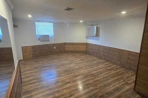 House in Miami, Florida 4 bedrooms, 92.44 sq.m. № 2247611 - photo 13