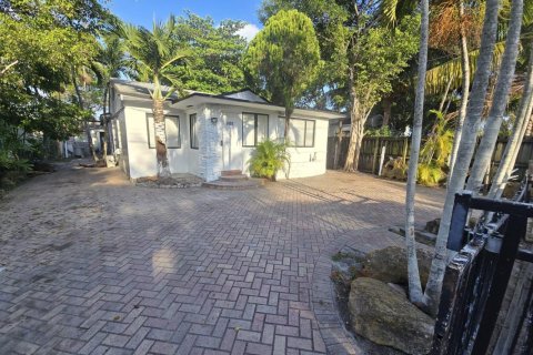 House in Miami, Florida 4 bedrooms, 92.44 sq.m. № 2247611