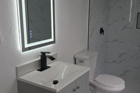 House in Miami, Florida 4 bedrooms, 92.44 sq.m. № 2247611 - photo 9