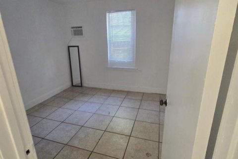 House in Miami, Florida 4 bedrooms, 92.44 sq.m. № 2247611 - photo 8