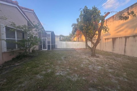 House in Coconut Creek, Florida 3 bedrooms, 174.66 sq.m. № 2192028 - photo 2