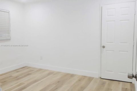 Villa ou maison à vendre à Miami, Floride: 4 chambres, 110.37 m2 № 1890270 - photo 24
