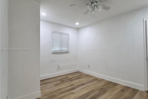 Villa ou maison à vendre à Miami, Floride: 4 chambres, 110.37 m2 № 1890270 - photo 15