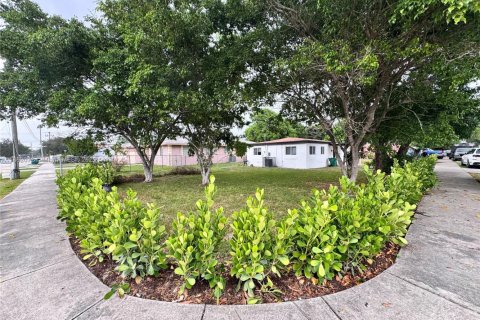 Villa ou maison à vendre à Miami, Floride: 4 chambres, 110.37 m2 № 1890270 - photo 23