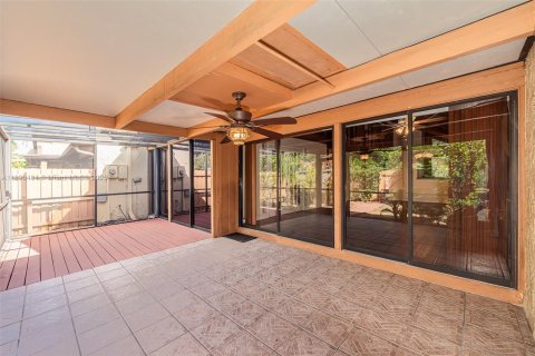 Townhouse in Fort Lauderdale, Florida 2 bedrooms, 107.02 sq.m. № 1943323 - photo 24