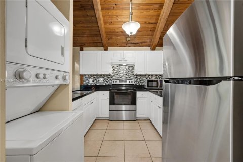 Townhouse in Fort Lauderdale, Florida 2 bedrooms, 107.02 sq.m. № 1943323 - photo 3